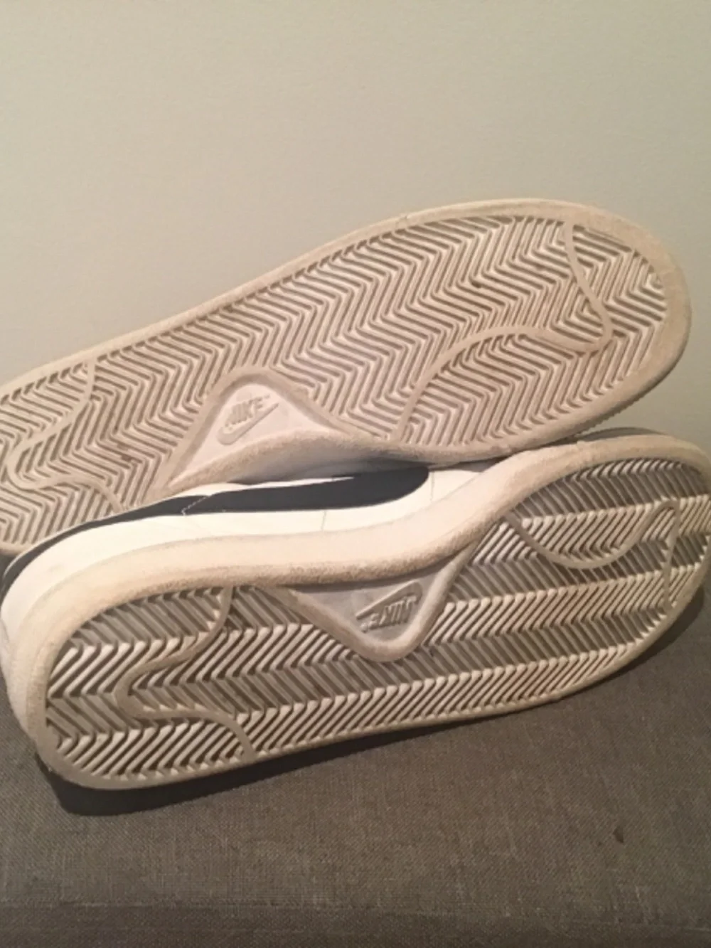 Nike Wimbledon tennis shoes size 11 white and navy